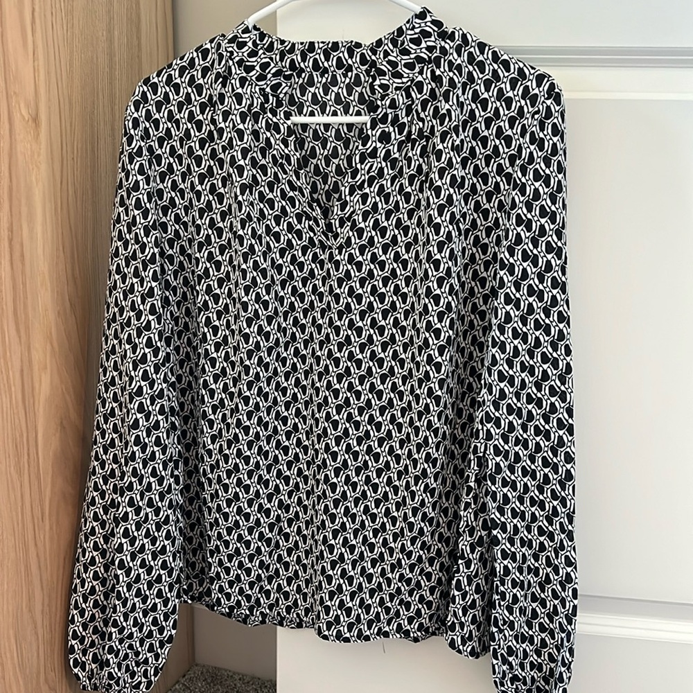 Black & White Flowy Blouse - Size M/L